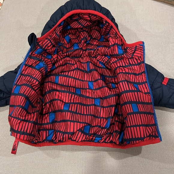 The North Face Baby Navy and Red Reversible Puffer Infant - Picture 7 of 13